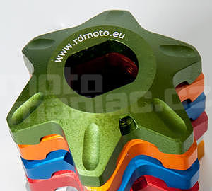 RDmoto FPA22 - Aprilia RSV Tuono Showa 02-05, zelený eloxovaný hliník